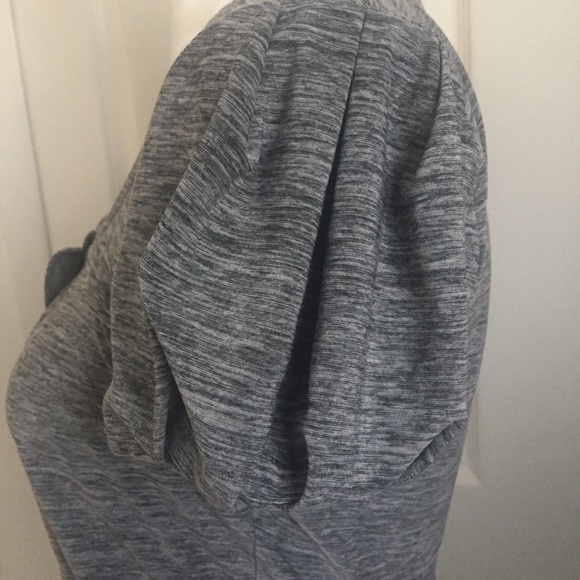 To the Max Grey Ruffle Front Top Size XS - Picture 3 of 6